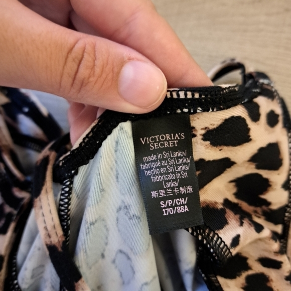 VICTORIA'S Secret Leopard Print Jump Suit Stretchy Small - Picture 6 of 7